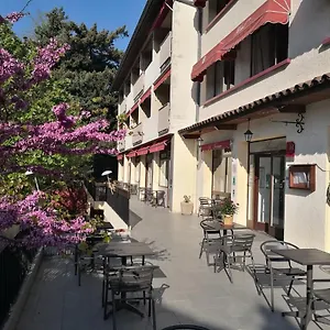 https://hotel-restaurant-le-tanargue.hotels-rhonealpes.com