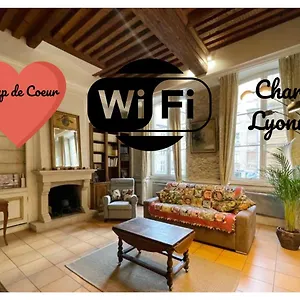 https://coeur-vieux-lyon-60-m2-lumineux-tout-confort.hotels-rhonealpes.com